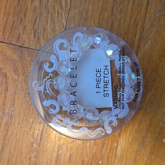 Costume Jewelry Bundle Girls Women's  Necklace Bracelet Earrings Lot of 8 - Picture 5 of 10